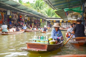 Damnoen Saduak Floating Market Half Day Guided Tour