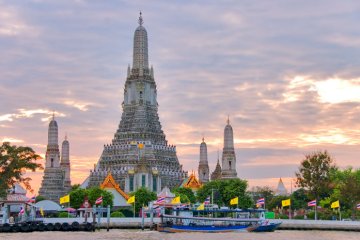 Wat Arun Temple of Dawn and King Power Guided Tour