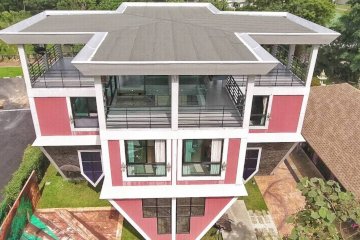 Baan Teelanka Upside Down House